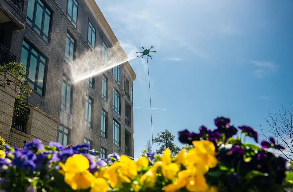 Limpieza de fachadas | Limpieza de vidrios con drones | Limpieza con drones